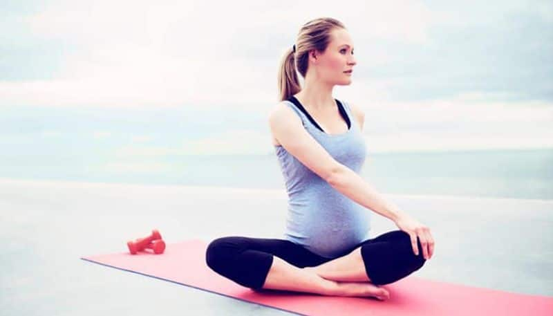 yoga and light exercises maintain your child weight during pregnancy