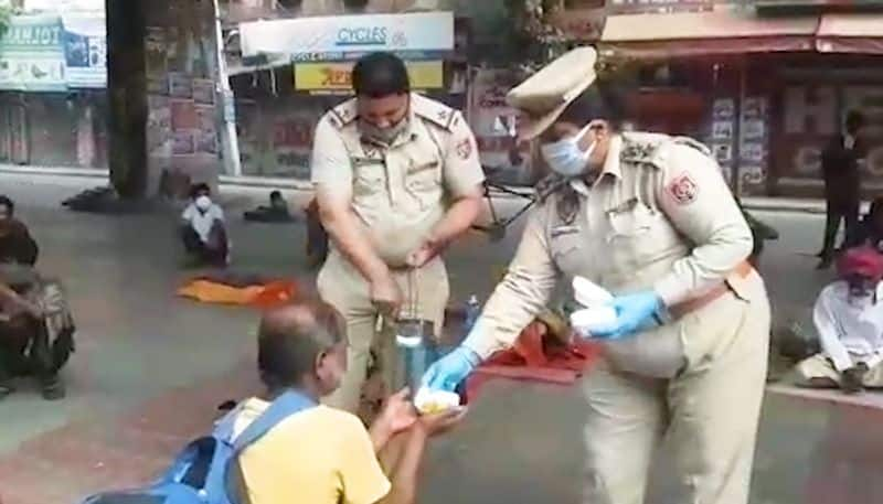 Policewoman with cancer distributes food to needy during coronavirus lockdown