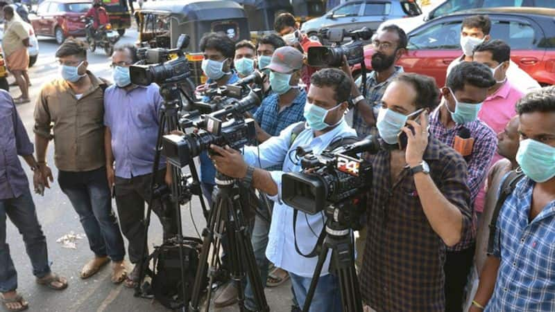 Journalists covering corona-related incidents should take precautions: I&B Ministry