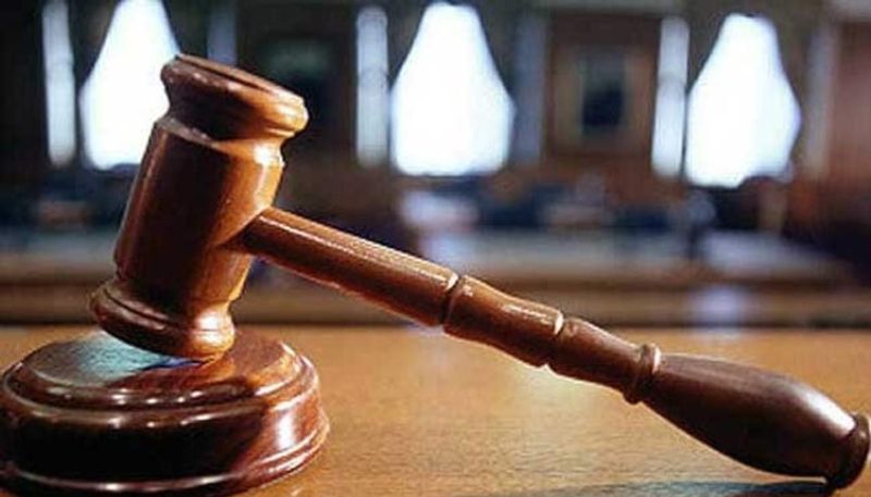 Bombay court refuses urgent order on plea over migrants' unrest