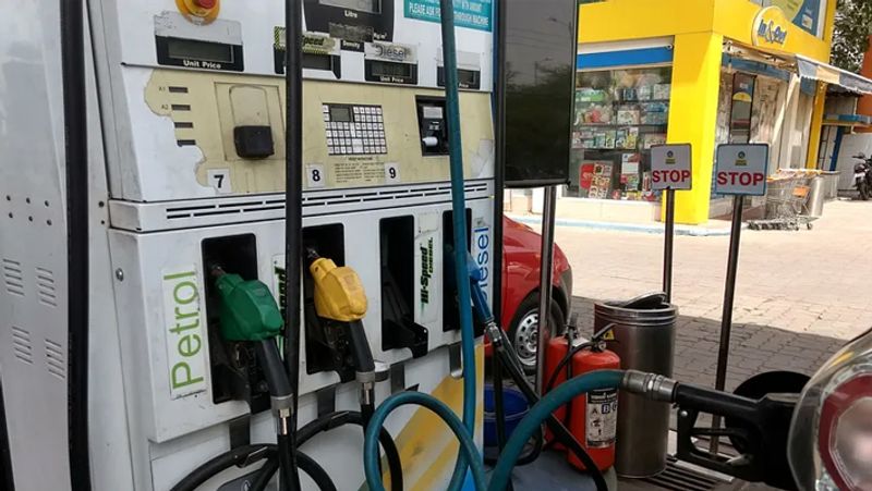 pakisthan decreases petrol and diesel prices