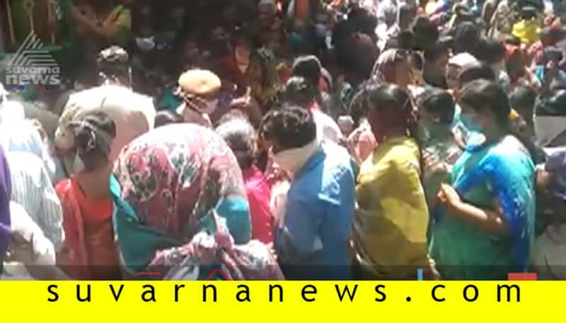 People rush to get foot in Davanagere and Chitradurga