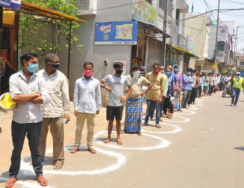 telangana cs somesh kumar inspects arrangements at Annapurna Canteen