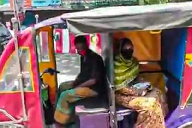 anand mahindra shares video of  e-rickshaw  with social distancing in twitter