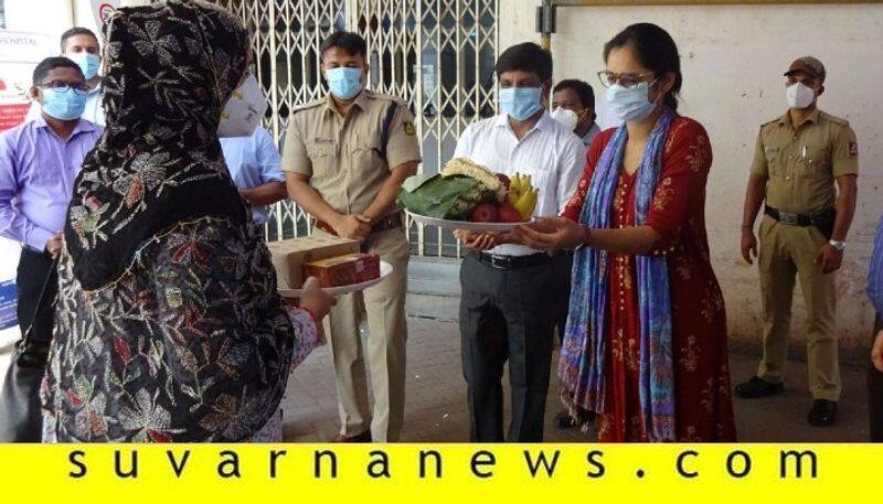 Photo Gallery of covid19 patient discharging from udupi hospital