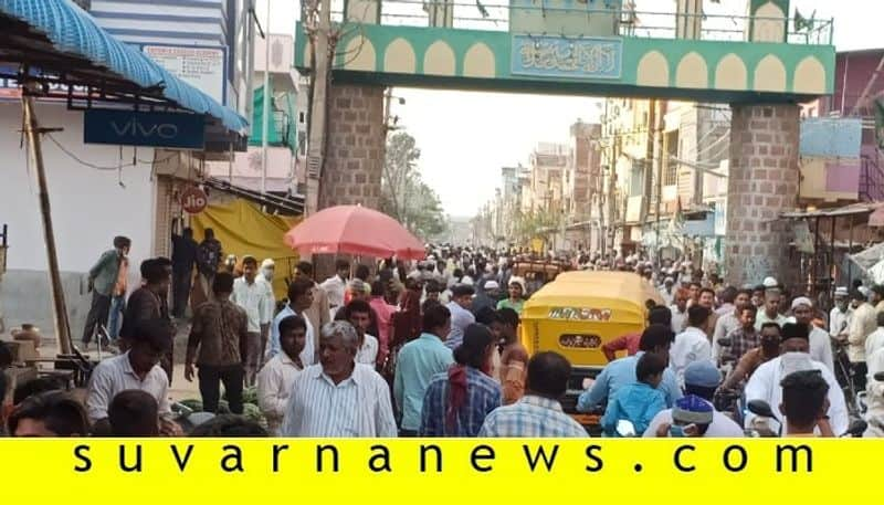 People break lockdown rush to buy things in davanagere