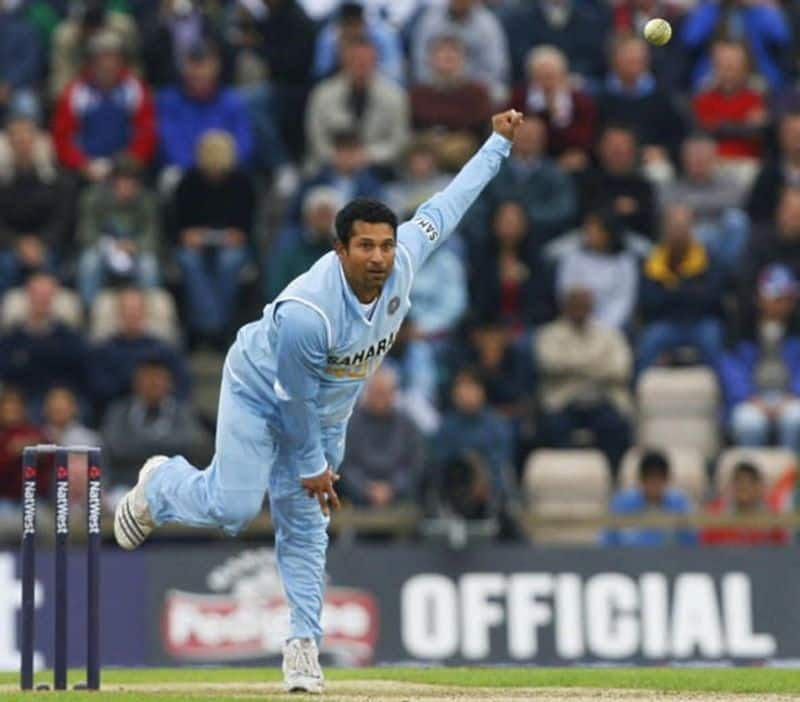 5 bowlers who bowled pace and spin in the same match