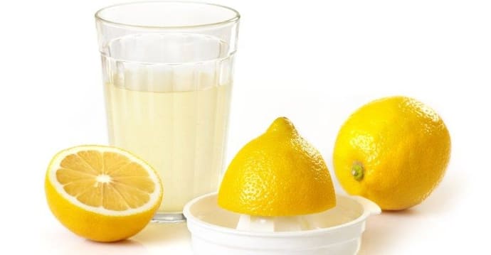 <p><strong>&nbsp;Baking soda and lemon juice: </strong>Mix equal parts of lemon and juice till you get a paste-like consistency. Rinse your mouth for 10 minutes, and then brush as usual with a paste. However, baking soda can be damaging to your teeth, so use it once a month.<br />
&nbsp;</p>

