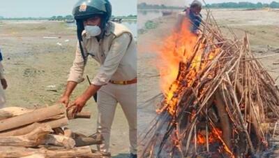 खाकी ने निभाया इंसानियत का फर्ज, अनाथ दिव्यांग बेटी के पिता का किया अंतिम संस्कार