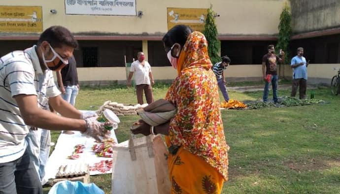 'ছোট কয়েনের বাজার', লকডাউনে অভিনব উদ্যোগ একদল যুবকের