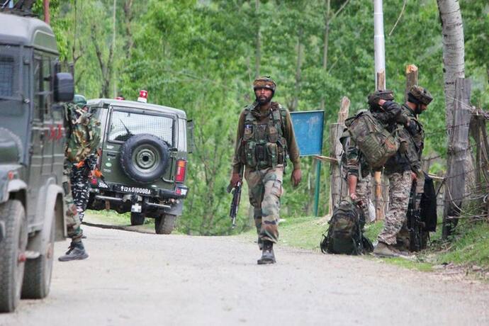 করোনাযোদ্ধাদের অভিবাদনের মধ্যেই দুঃসংবাদ, উপত্যকায় এনকাউন্টারে শহিদ ৫  নিরাপত্তা রক্ষী