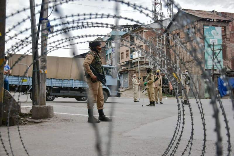 Woman waiting with husband dead body at AP boarder