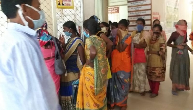 People Did Not Maintain Social Distance in Government Hospital in Gangavati in Koppal District