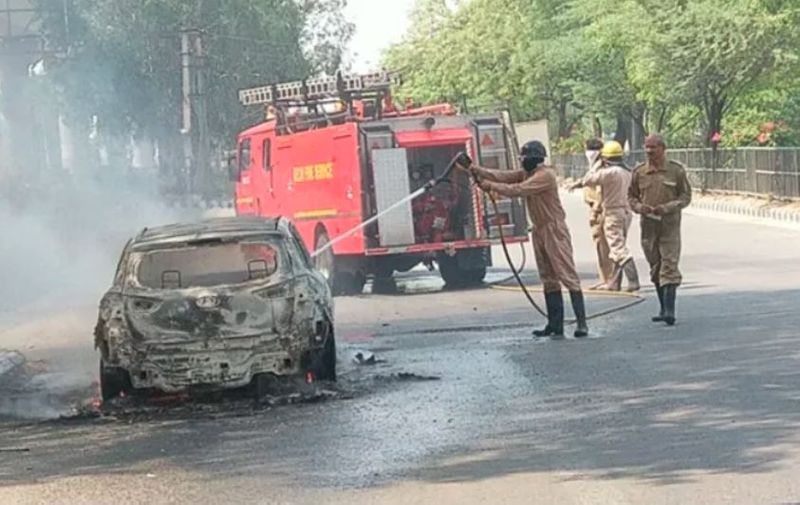 Delhi police helped groom to reach his wedding on time after his car caught fire