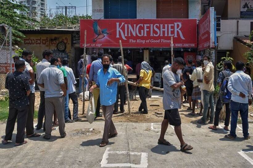 शराब की दुकानें खुलते ही यूपी सरकार को मिला 100 करोड़ से ज्यादा का राजस्व