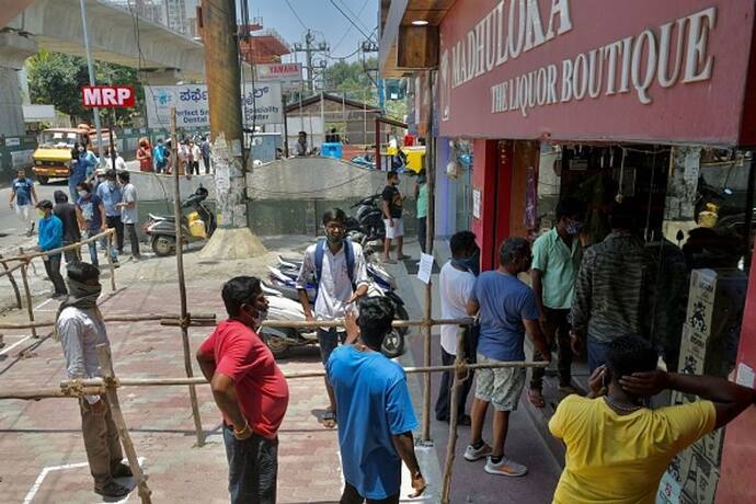 1 अक्टूबर से बंद हो जाएंगी प्राइवेट शराब दुकानें,  मदिरा प्रेमियों को होगी बड़ी  मुश्किल