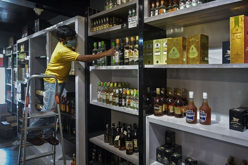 45-crore-worth-of-liquor-sold-on-first-day-in-karnataka After lockdown relief