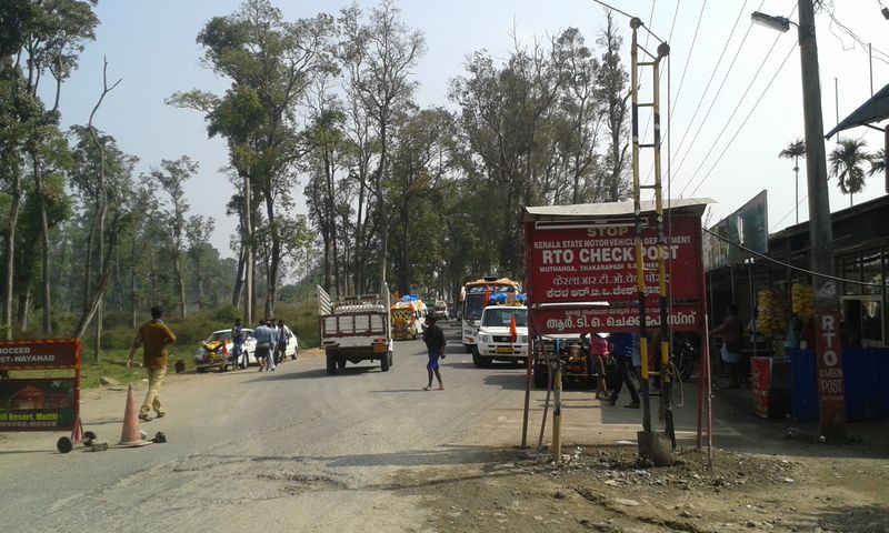 many pass through kerala border without any pass for enter to state