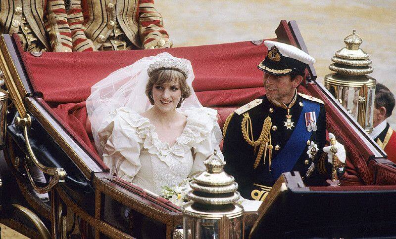 Princess Diana Prince Charles' wedding cake up for auction gcw