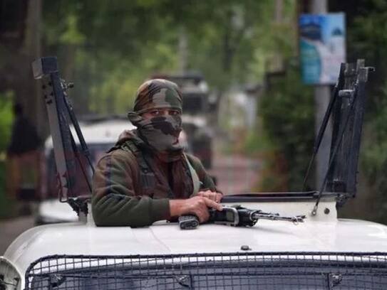 Hizbul gets a big shock, security forces shoot down IED expert terrorists