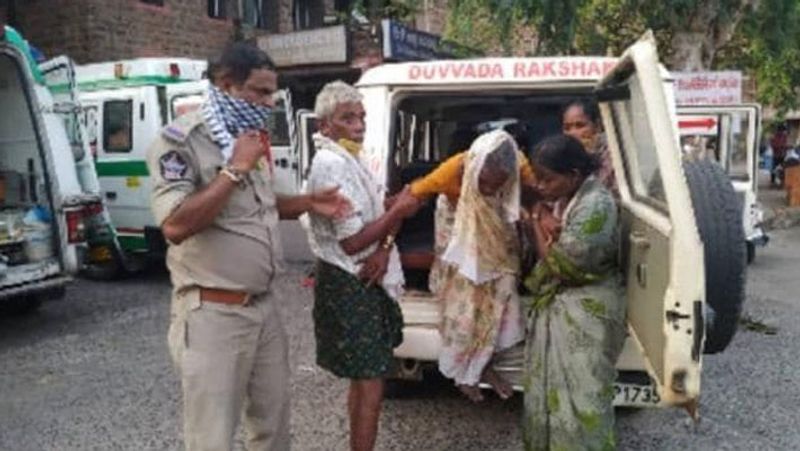 How police rescued more than 100 families life in vishakhapattanam gas leak