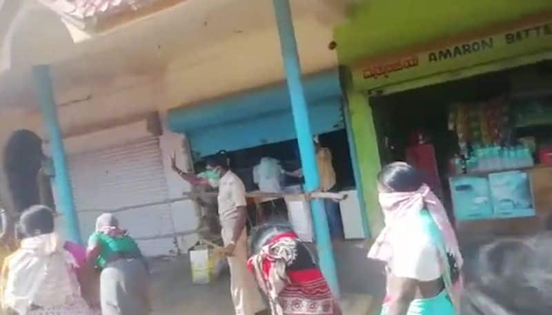 Criticising govt for opening liquor shops, women pelted stones in Karnataka