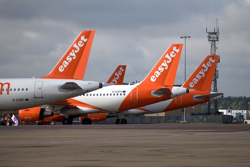 EasyJet plane take off leaving 19 passengers because it was too heavy - bsb