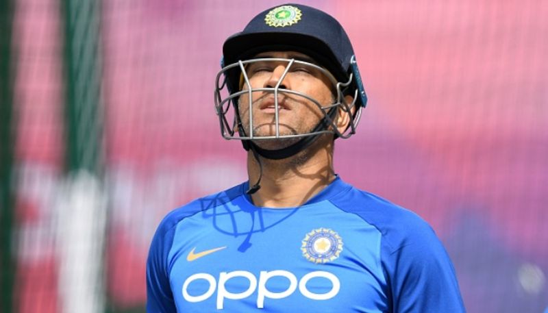 I feel pressure too like everyone else Says Former Captain MS Dhoni