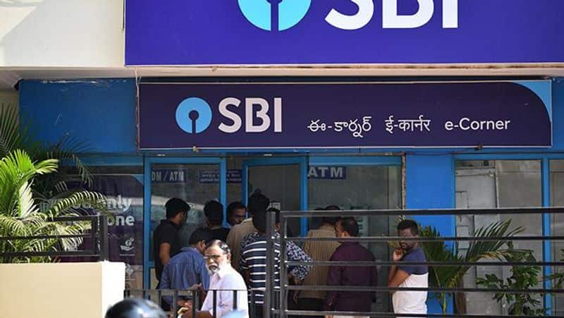 SBI has shut down a section of its Local Head Office in Kolkata after an employee tested corona positive