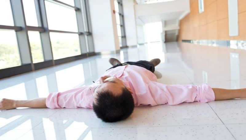 What causes sudden fainting? What is the solution?