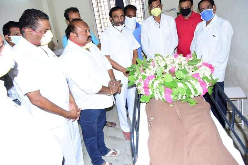 minister gangula kamalakar pays tributes to former minister juvvadi ratnakar rao