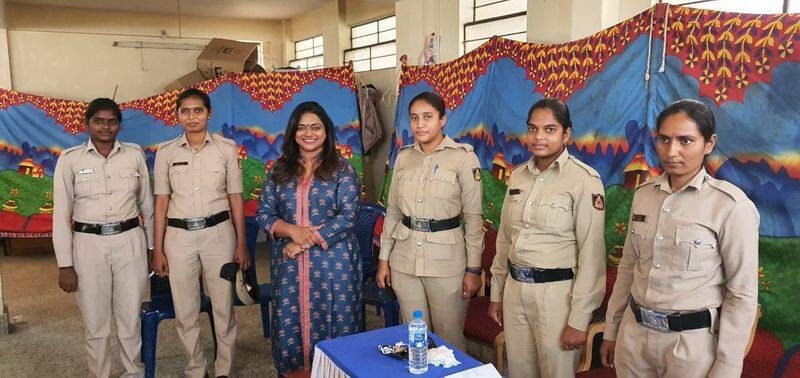 Shruthi Naidu Honors Mysuru Policemen