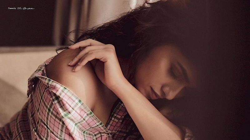 Actress Sunainaa Shirt open photo shoot going viral