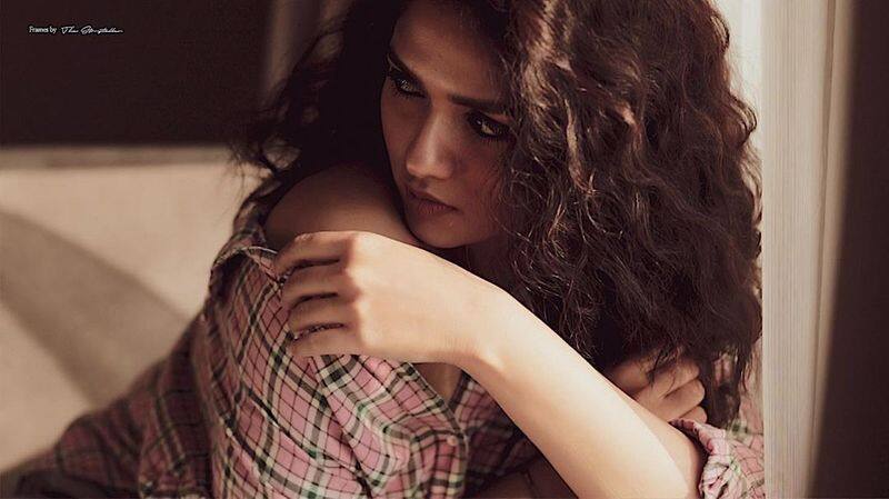 Actress Sunainaa Shirt open photo shoot going viral