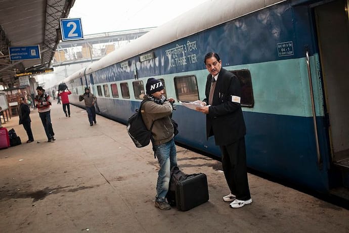 Train में यात्रा करते समय ID proof होना कितना जरुरी, इस संबंध में क्या हैं नियम