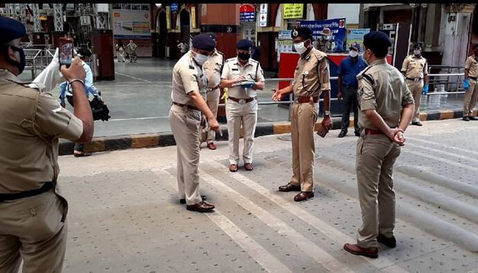 লকডাউনের মাঝেই শুরু যাত্রীবাহী ট্রেন পরিষেবা, সাজো সাজো রব হাওড়ায়