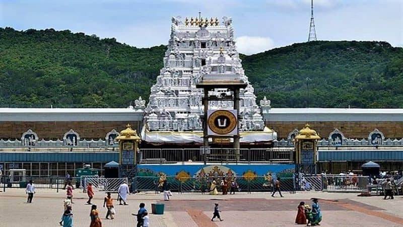 TTD Govindaraja swamy temple sanitary inspector tests corona positive, temple shuts for two days