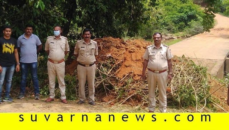 Shortcut ways to connect kerala from kodagu are blocked by police