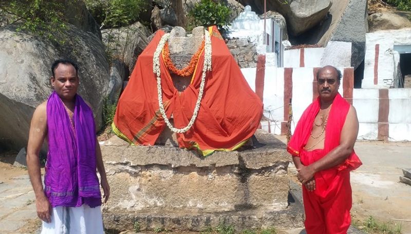 Srinivas Teertha Pooja in Navavrundavanagadde in Gangavati in Koppal District