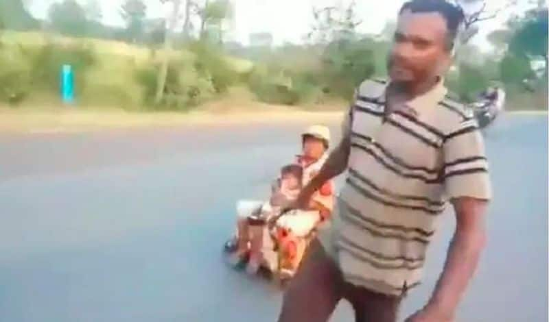 Coronavirus Lockdown Effect: Migrant Worker Wheels Pregnant Wife, Child On Makeshift Cart For 700 kilometres from Hyderabad to MP