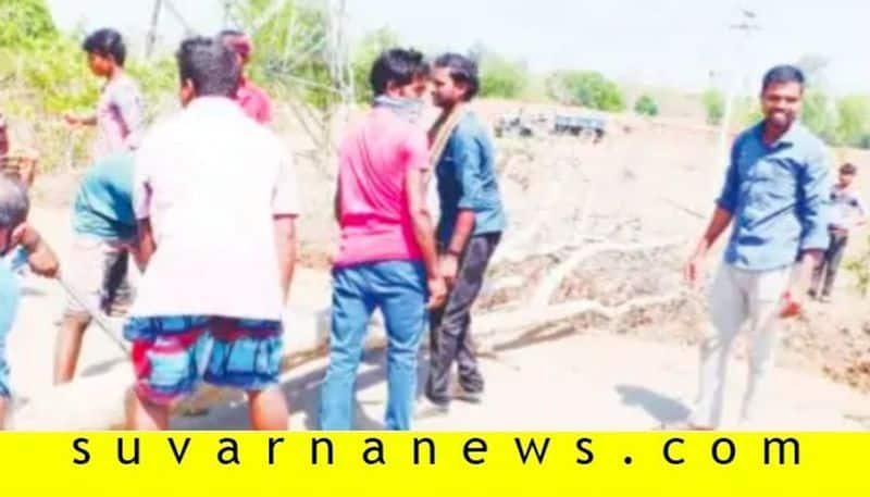 People in Uttarakannada closes border as youth found covid19 positive