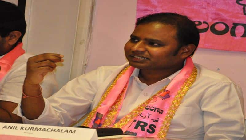 nri trs leader Anil Kurmachalam fires on center over pothireddypadu issue