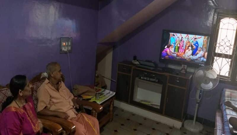 Parents Watched son s wedding through online shivamogga