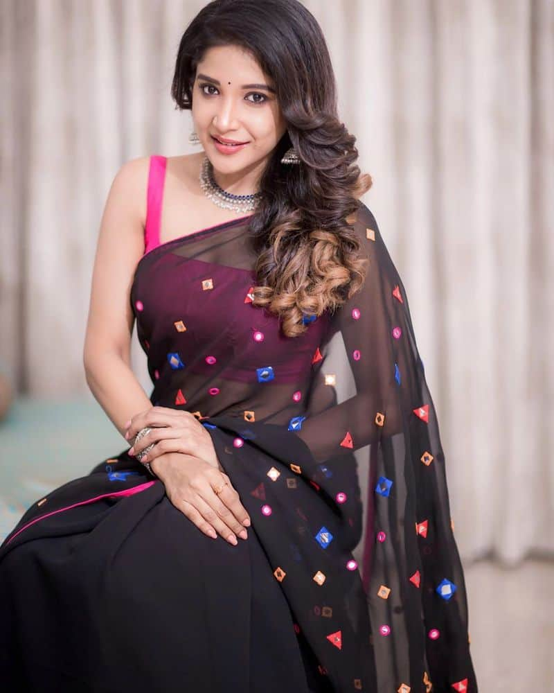 Big Boss Fame Sakshi Agrwal Transparent Saree Photo Shoot