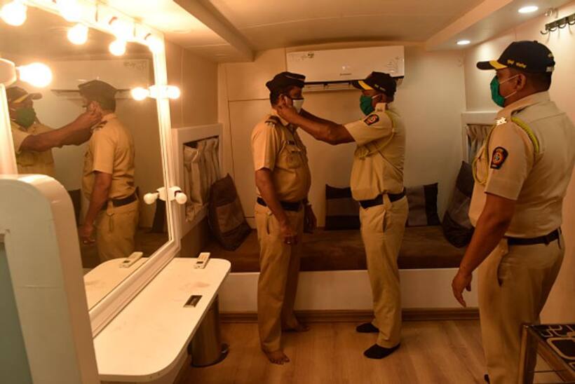 जानें महाराष्‍ट्र में 48 घंटे में कितने पुलिसकर्मी हुए कोरोना के शिकार, अब तक करीब 6 हजार संक्रमित