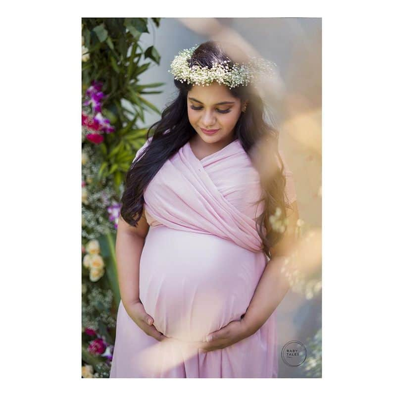 Singer Saindhavi Pregnant Belly Photoshoot Going Viral