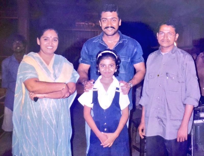 actress raveena ravi take photo with actor surya photo goes viral