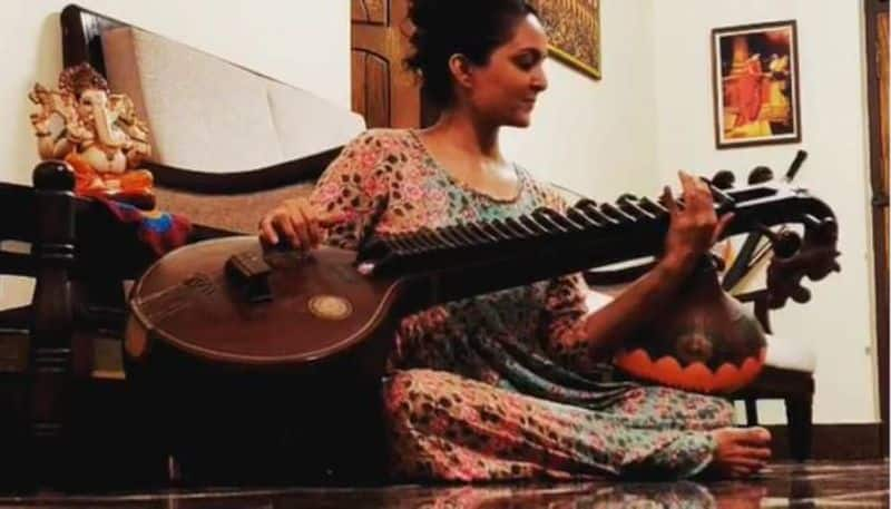 Manju Warrier playing  bella ciao song in veena