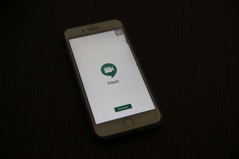 Google Meet introduces new feature to let you transfer calls across devices without exiting gcw