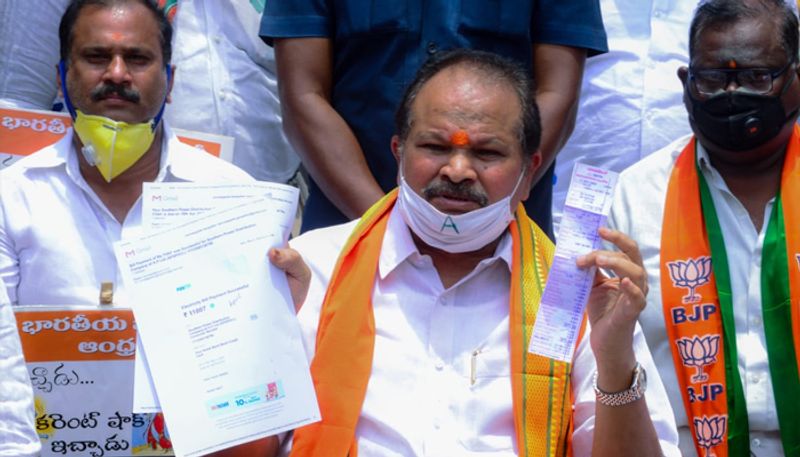 bjp ap president kanna laxminarayana hunger strike  for protect ttd assests at his residence